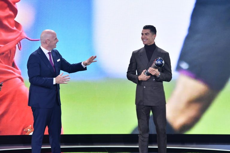 رئيس الفيفا يشيد بإنجاز رونالدو في الدوري السعودي